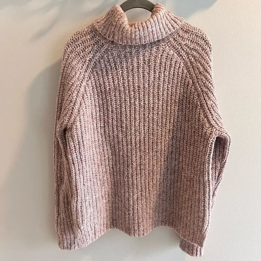 Abercrombie & Fitch Light Mauve Pink Sweater Size M